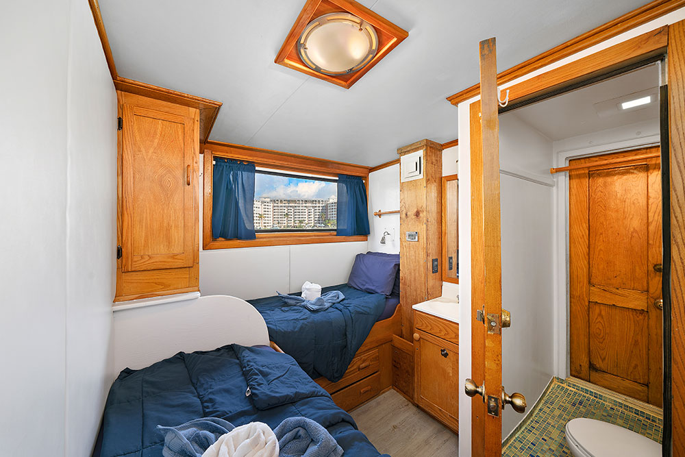 bahamas-master-cabin-1-lr