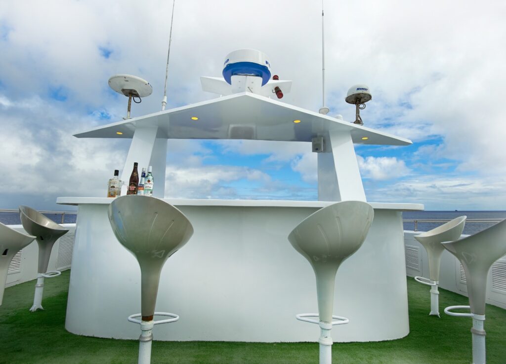 galapagos-master-topdeck-bar