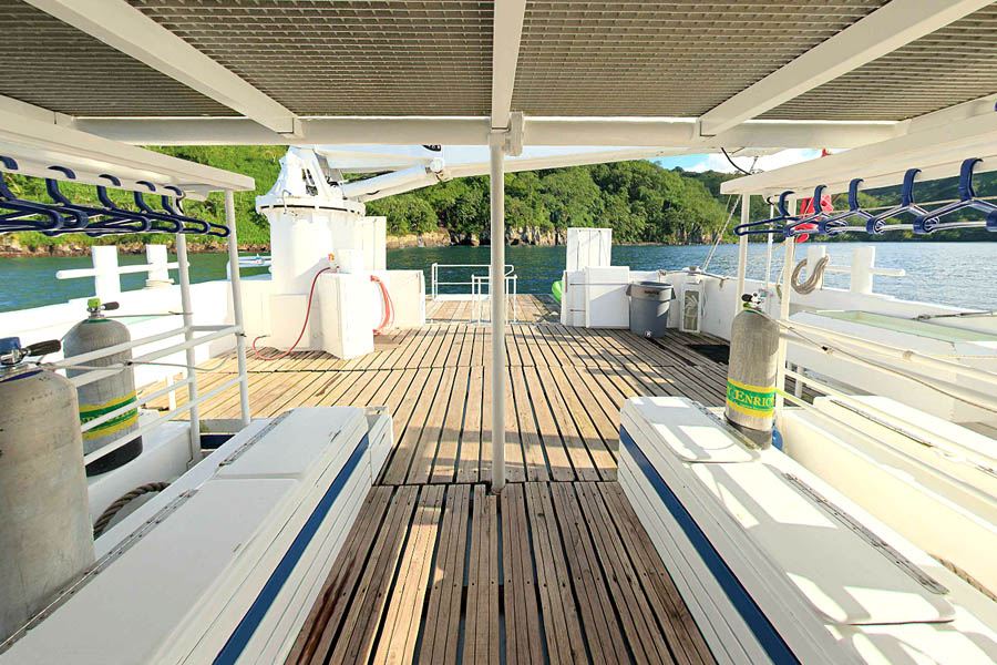 mim000406_sh_divedeck_gear_pan