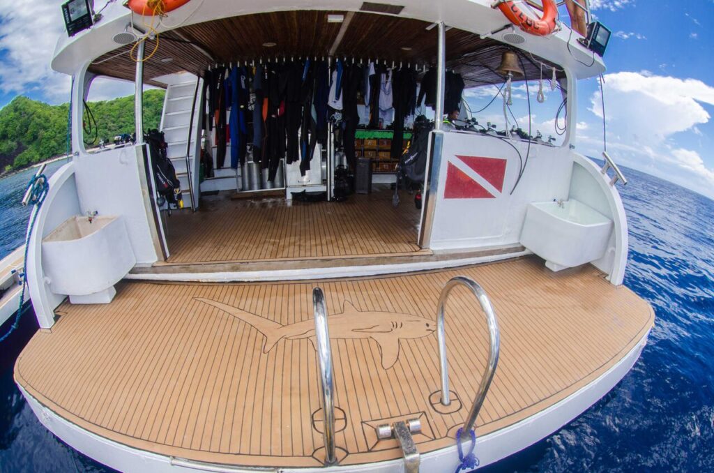 seadoors-boat-5-dive-deck