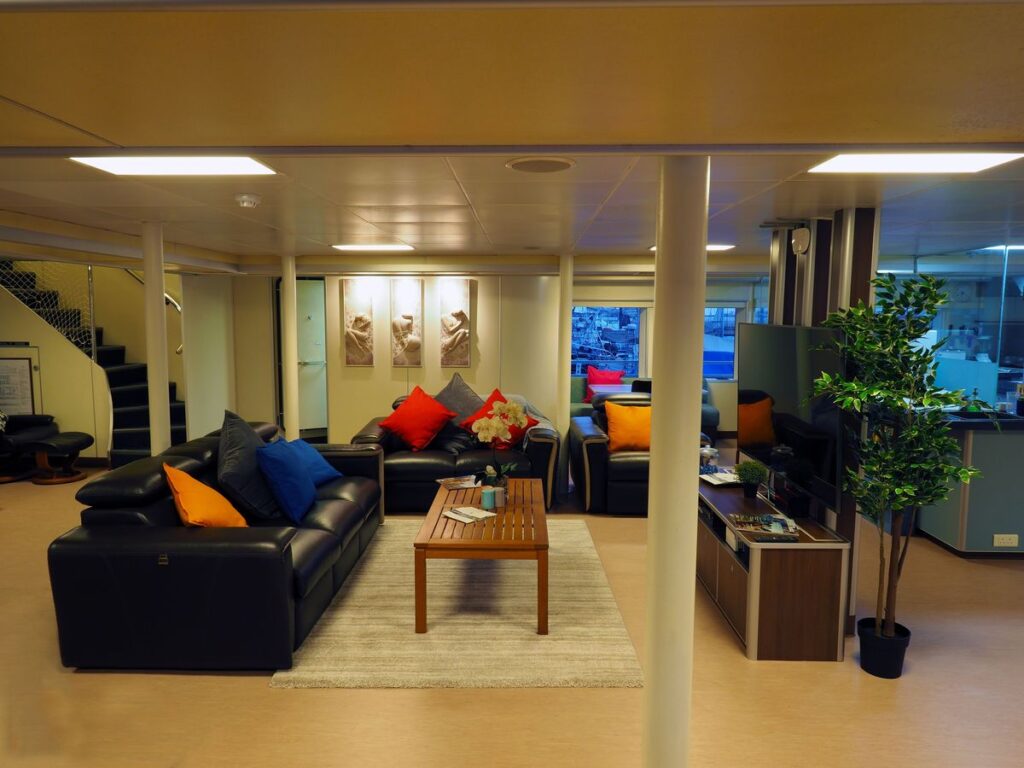 solitude-adventurer-4-lounge-1