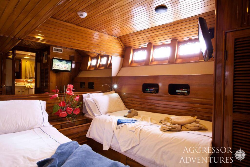 Galapagos_Aggressor_III16