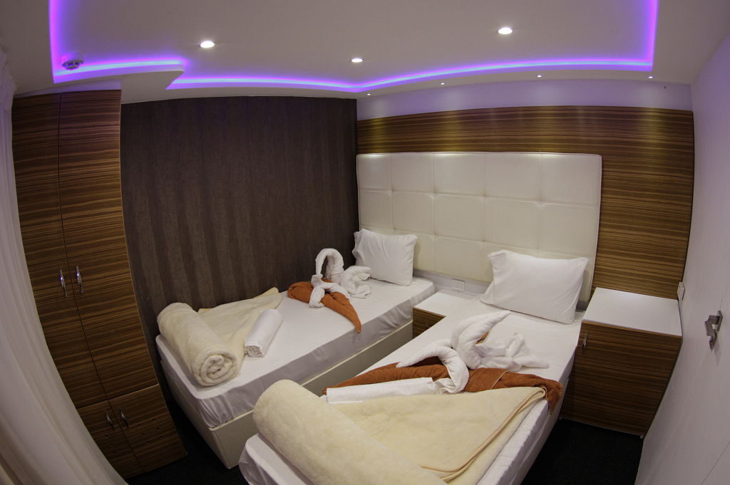 Upper_Deck_Cabin_Emperor_Elite