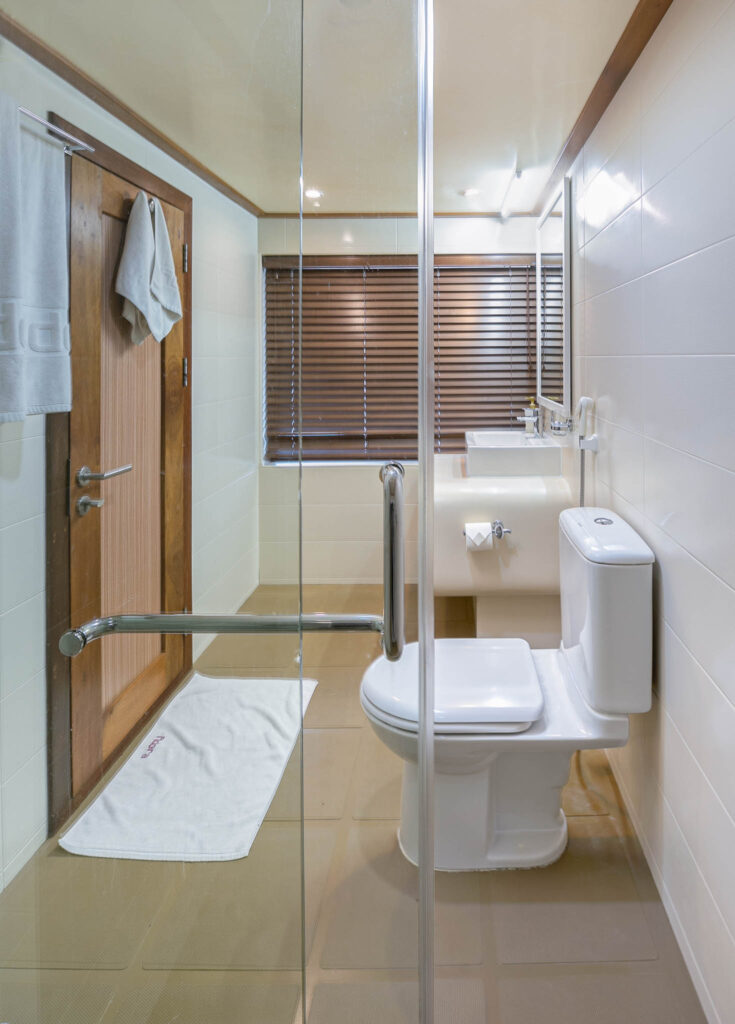 09 – oceanviewroomtoilet