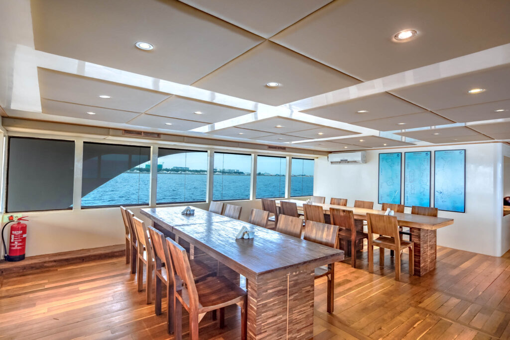 11 – dining area