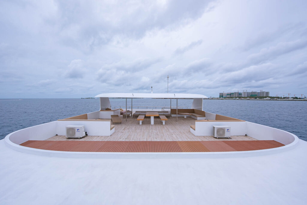 12 – sundeck2