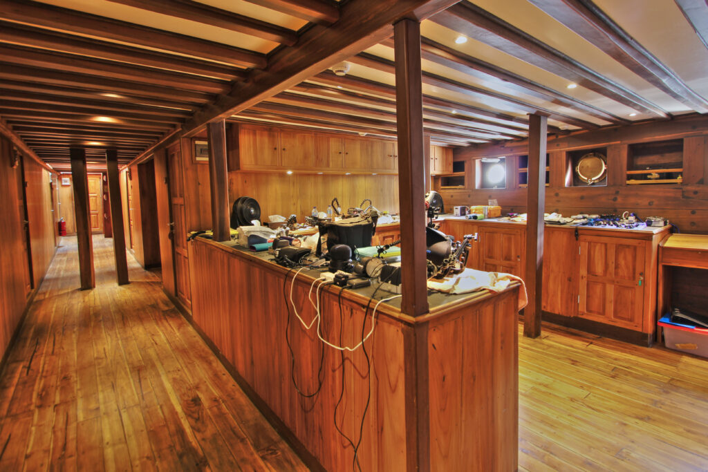 IMG_1791_2_3_ps_floor_and_camera_room