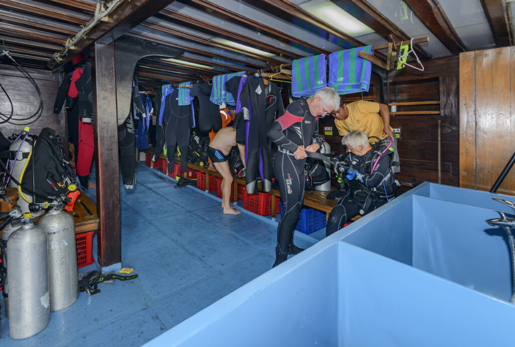 wpo_d061712_dive_deck_with_guests