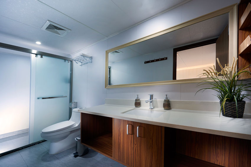 WhiteMantaExplorerBathroom