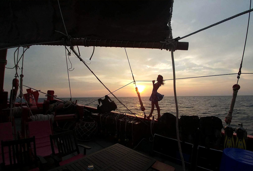 beutiful-sunset-junk