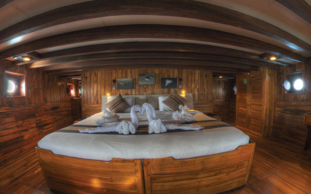 d1_below-deck_master-cabin-5_01jpg