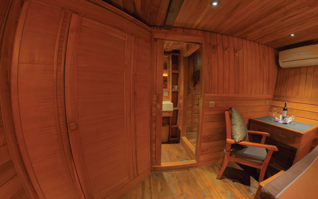 d1_below-deck_standard-cabin-2_03jpg