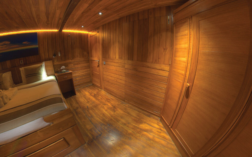 d1_below-deck_standard-cabin-3_02jpg