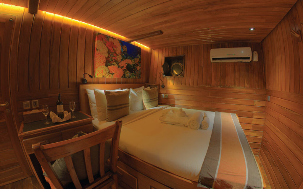 d1_below-deck_standard-cabin-4_01jpg