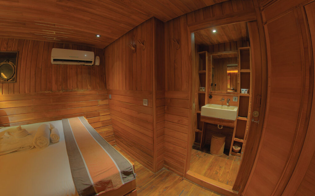 d1_below-deck_standard-cabin-4_02jpg