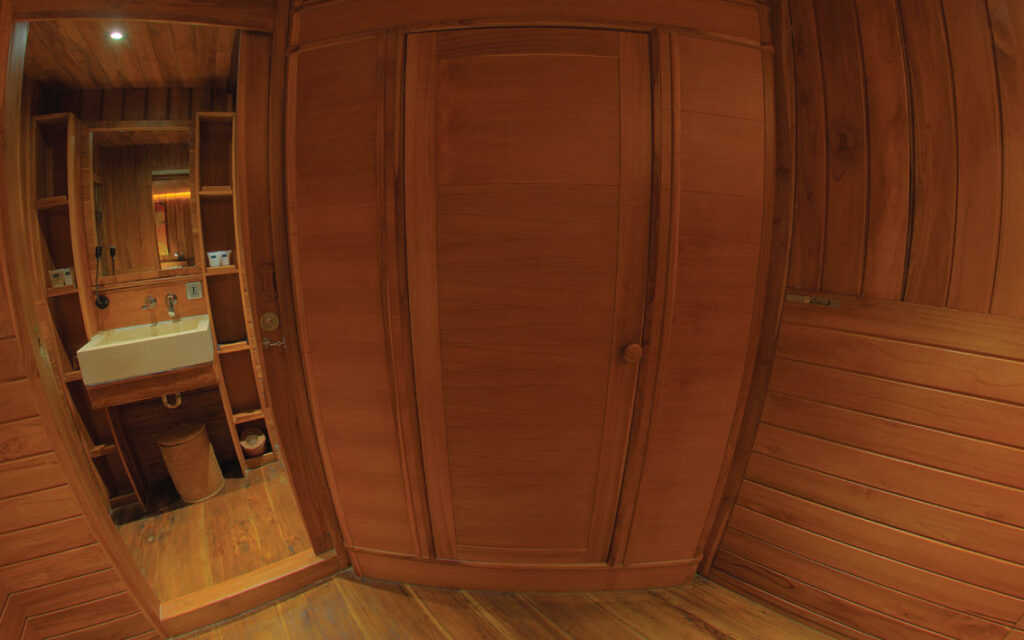 d1_below-deck_standard-cabin-4_03jpg