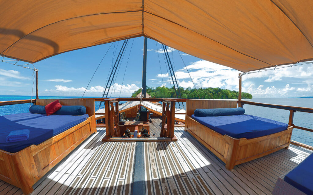 d1_bridge-deck_front-sundeck_03jpg