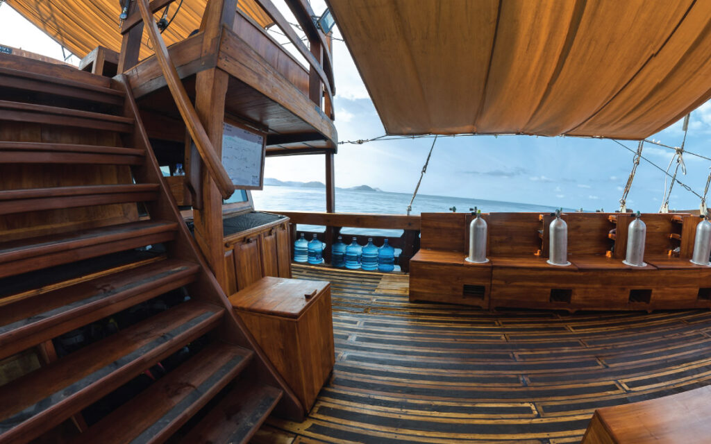 d1_main-deck_dive-deck_01jpg