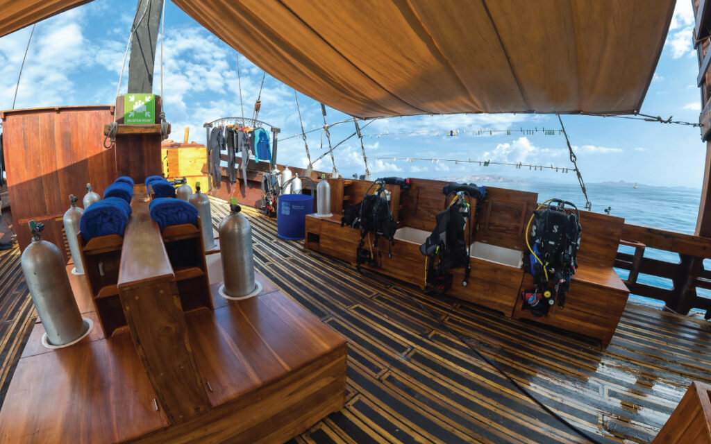d1_main-deck_dive-deck_03jpg
