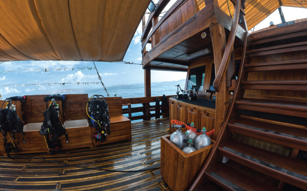 d1_main-deck_dive-deck_04jpg