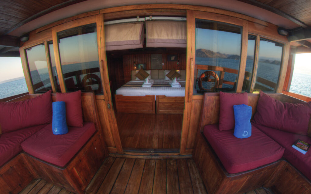 d1_main-deck_master-cabin-6_balcony_01j