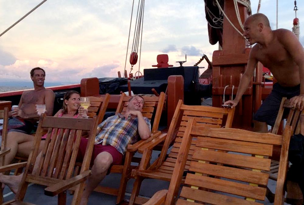 divers-on-deck