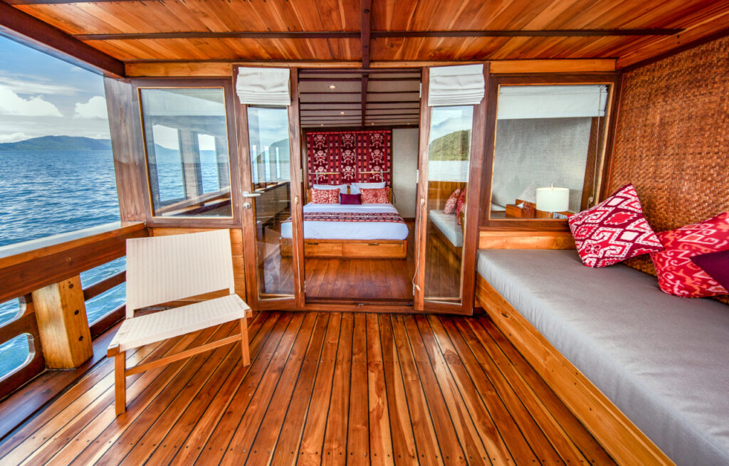 Coralia-Liveaboard-Master-cabin-sea-view-2