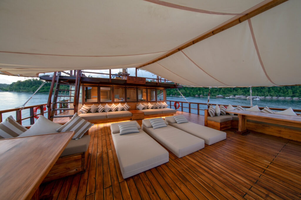 Coralia-Liveaboard-Sundeck