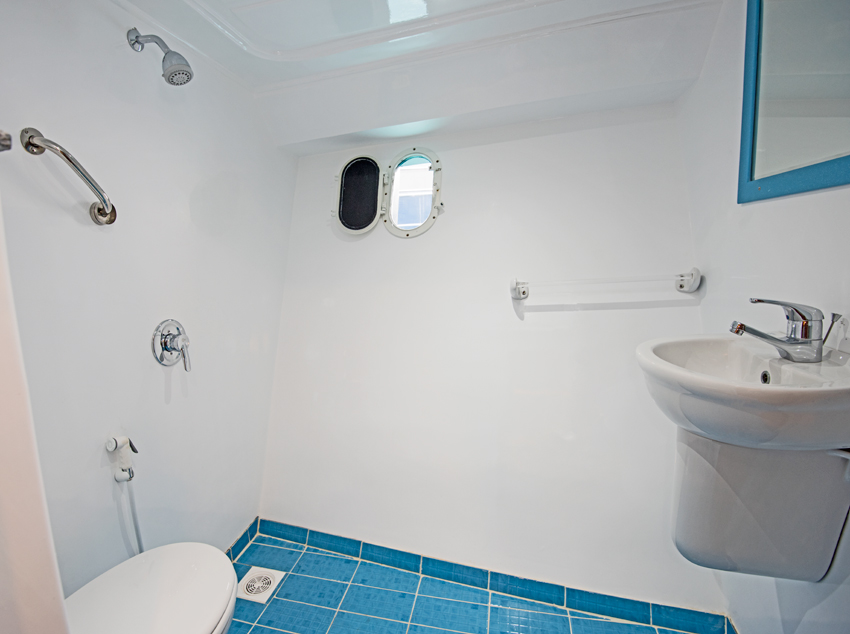 GrandSeaExplorer_LowerDeckBath