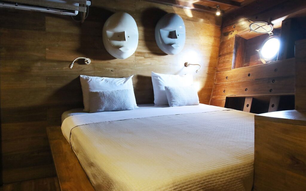 cabins-1920x800_0004_cabins