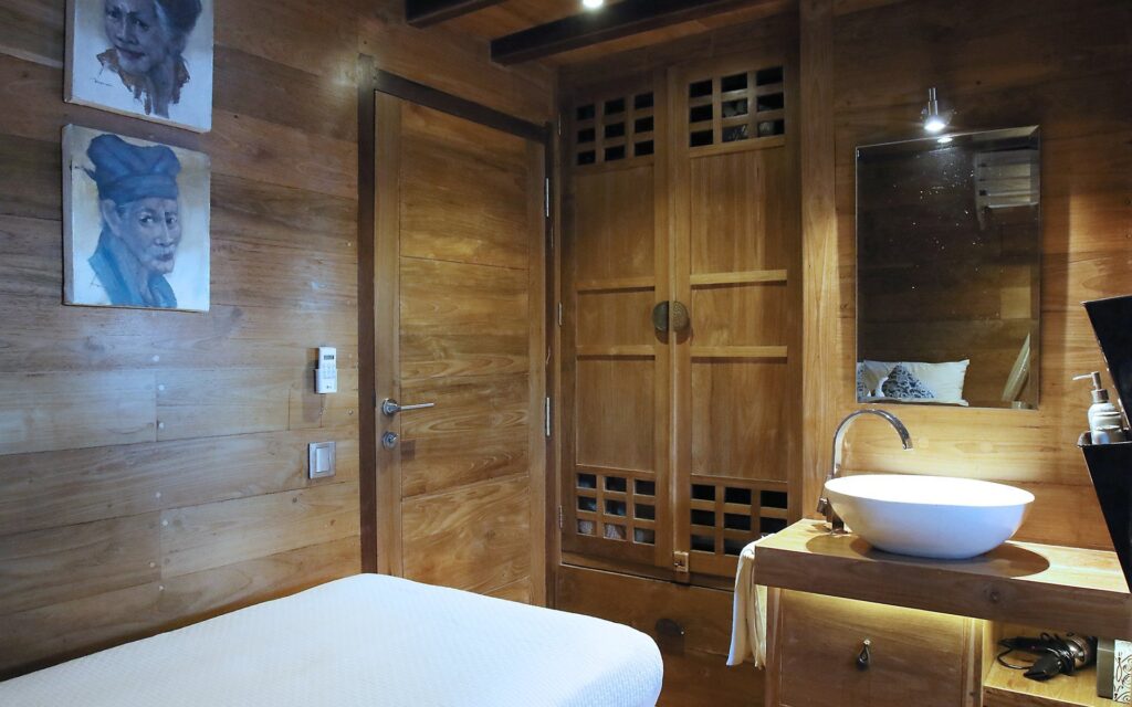 cabins-1920x800_0011_cabins