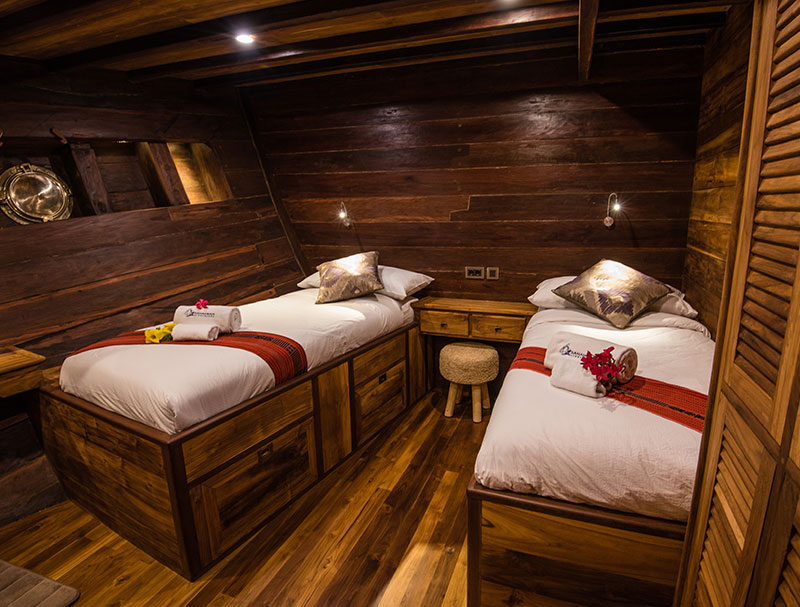 single-cabin-beds-door-view-large